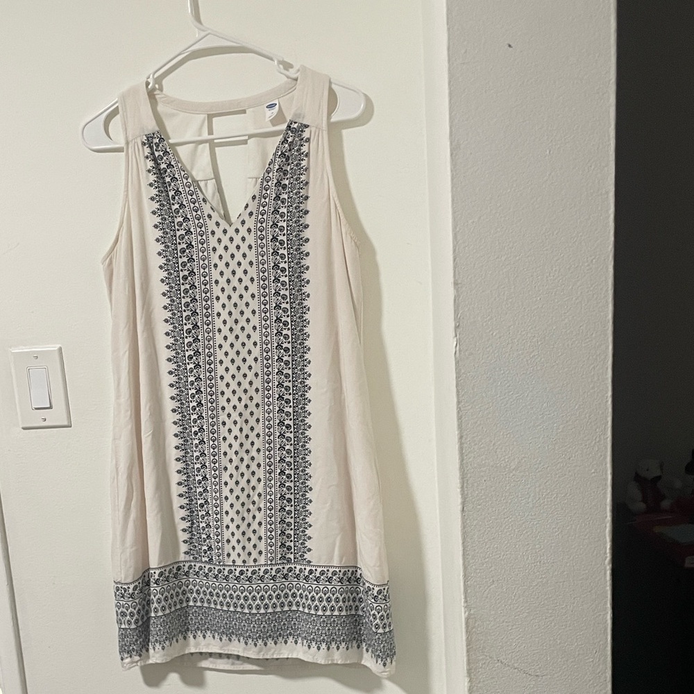 Old Navy Sleeveless V-Neck Midi Aztec Boho Dress. Classic Black & White. Size S.